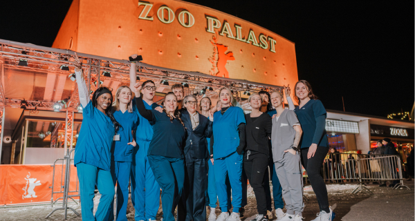 Director Petra Volpe with nursing staff at the Berlinale premiere. © Mario Heller